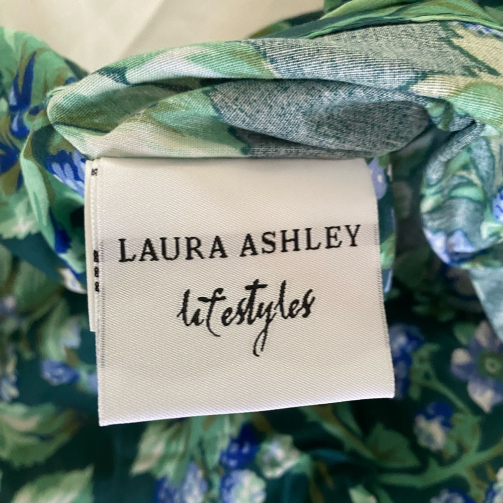 LAURA ASHLEY Lifestyles BRAMBLE Bedskirt and Pillow Shams - Picture 7 of 11